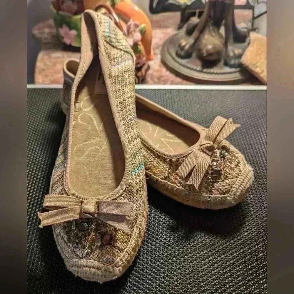 Vera Wang Jeweled Espadrilles Size 8M